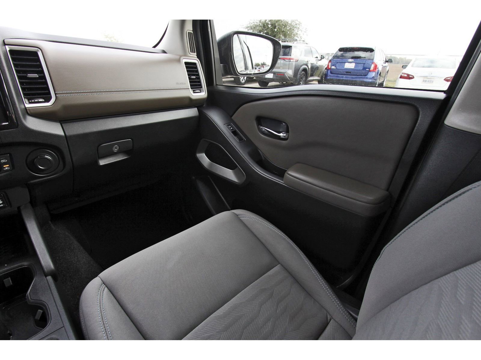 Used 2022 Nissan Frontier SV image 13