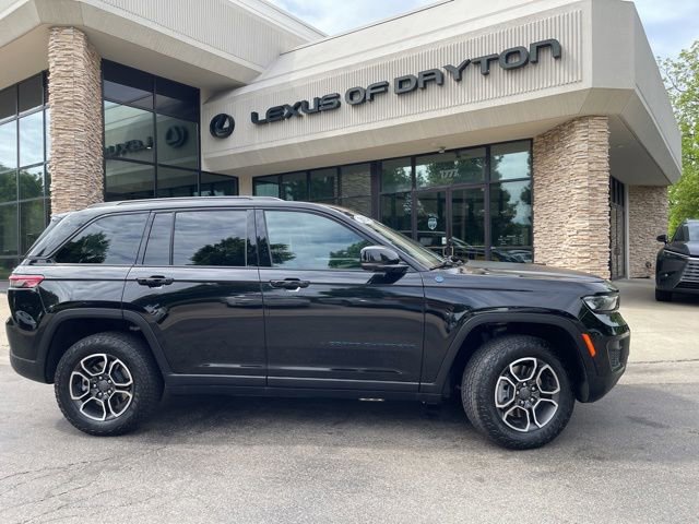Used 2024 Jeep Grand Cherokee Trailhawk w/ Advanced Protech Group II AWD/4WD video 2