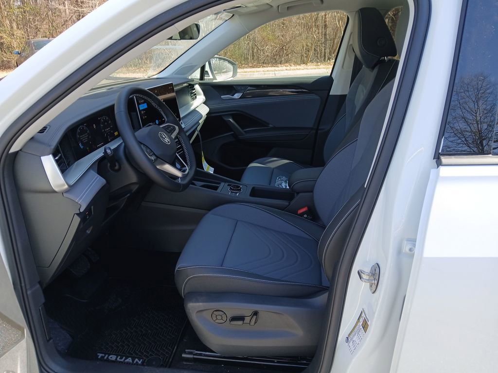 New 2026 Volkswagen Tiguan SE image 9