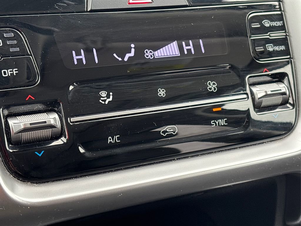 Certified 2022 Kia Sorento S w/ Panoramic Sunroof Package image 31