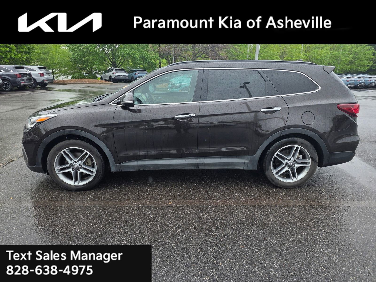 Used 2017 Hyundai Santa Fe FWD image 2
