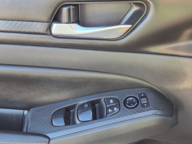 Used 2024 Nissan Altima 2.5 SV FWD image 24