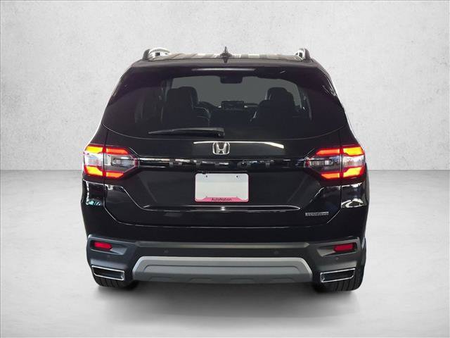 Used 2025 Honda Pilot Touring image 7