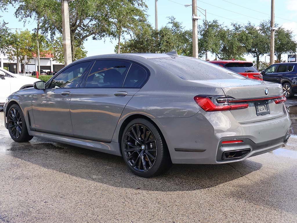 Used 2022 BMW 740i w/ M Sport Package image 10