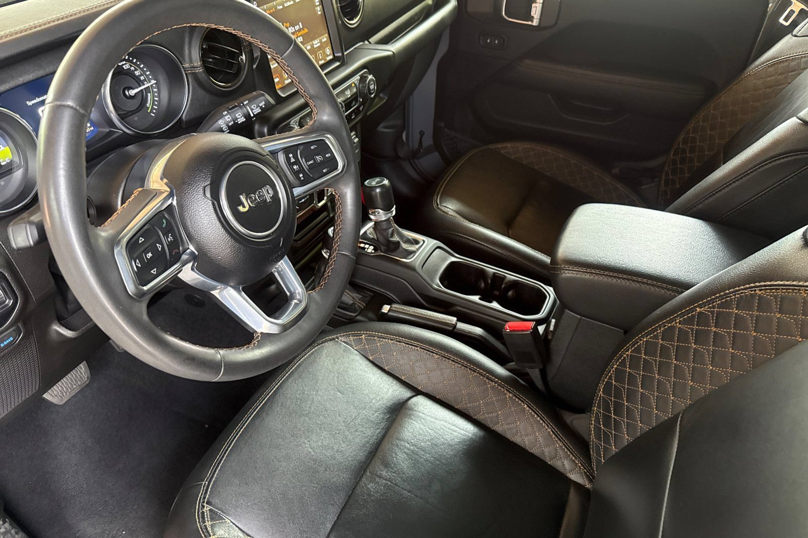 Used 2023 Jeep Wrangler Unlimited Sahara AWD/4WD image 10