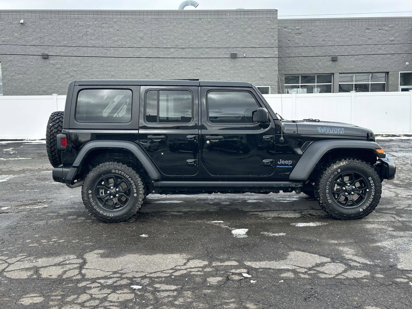 Used 2023 Jeep Wrangler Unlimited w/ Cold Weather Group image 2