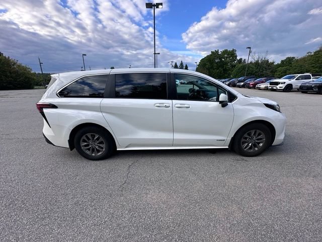 Used 2021 Toyota Sienna LE AWD/4WD image 2