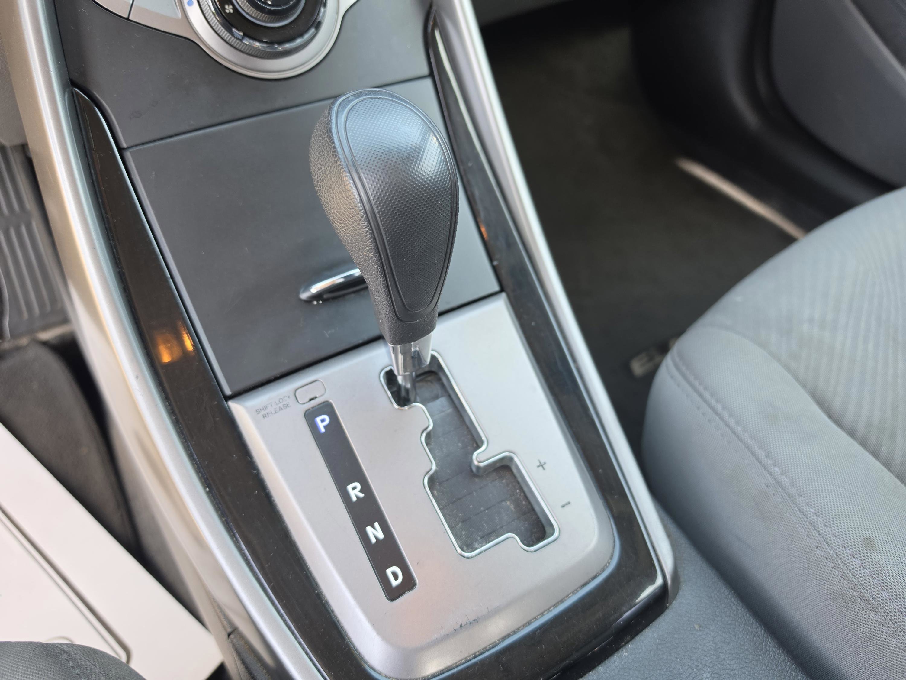 Used 2013 Hyundai Elantra GLS w/ Preferred Pkg image 24