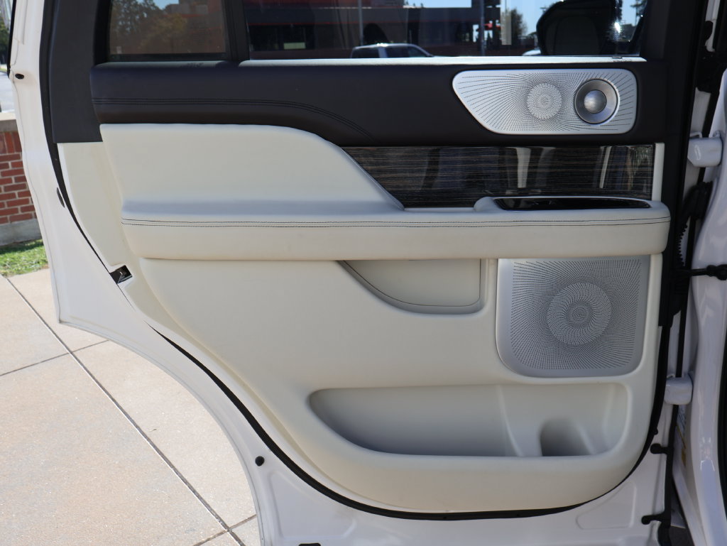 Used 2018 Lincoln Navigator Black Label w/ Cargo Package AWD/4WD image 17