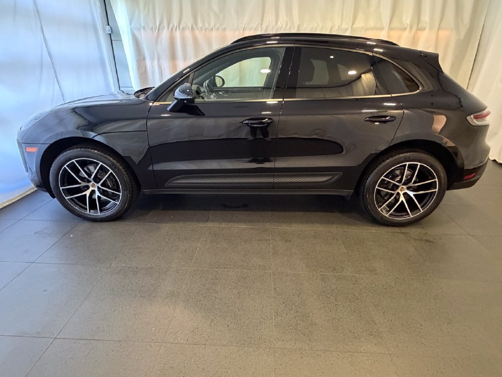 Certified 2023 Porsche Macan AWD/4WD image 2