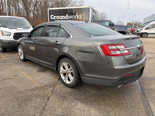 Used 2015 Ford Taurus SEL image 4