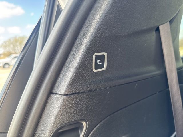 Used 2025 Chrysler Pacifica Select image 20