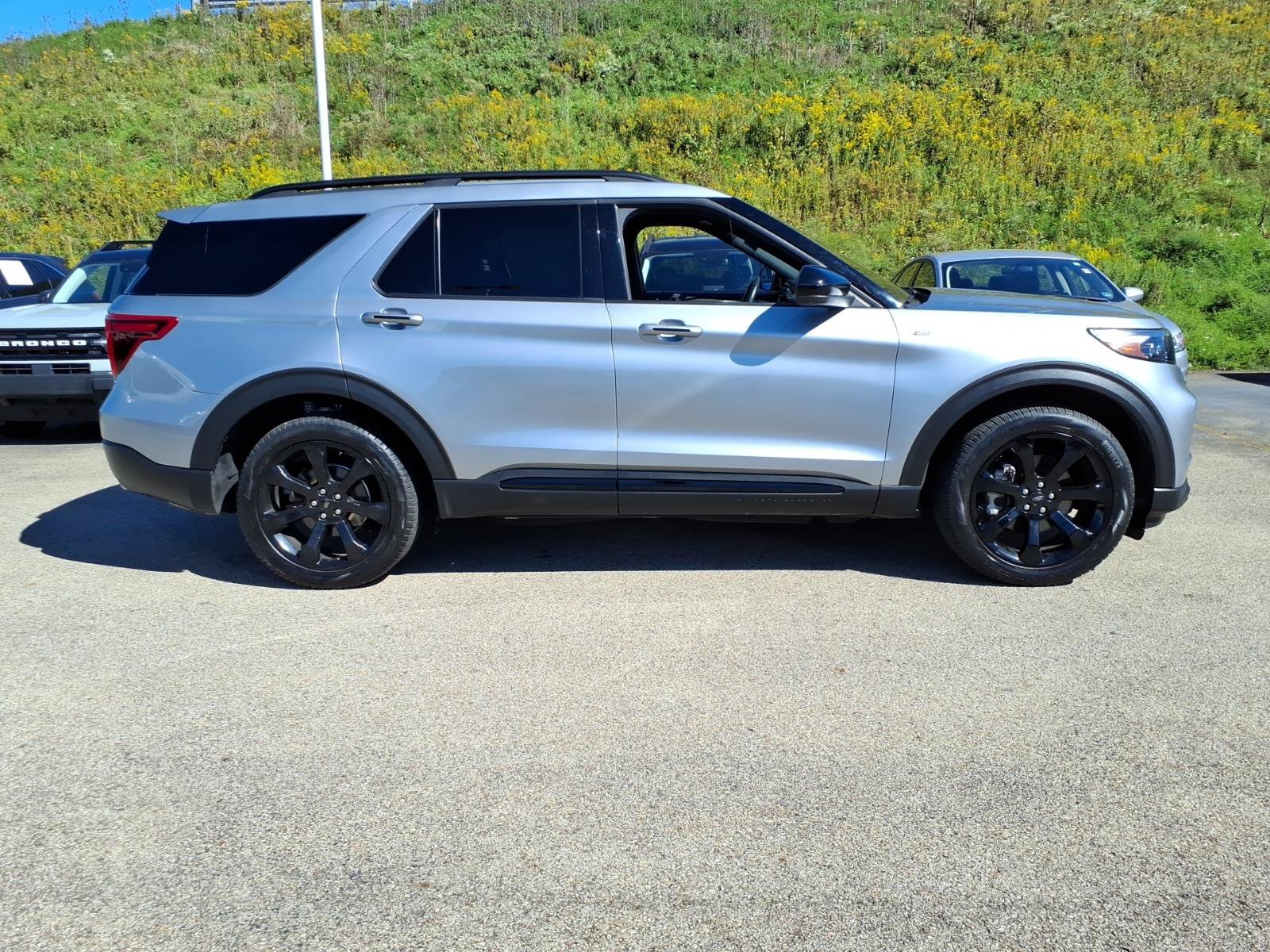 Used 2023 Ford Explorer ST-Line w/ Class IV Trailer Tow Package AWD/4WD image 6