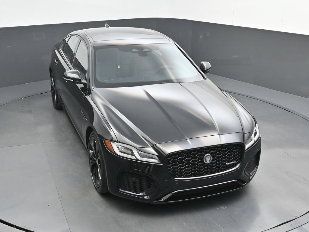 Certified 2024 Jaguar XF R-Dynamic SE AWD/4WD image 37