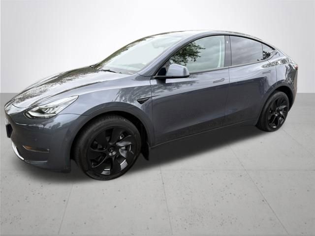 Used 2022 Tesla Model Y Long Range AWD/4WD image 2