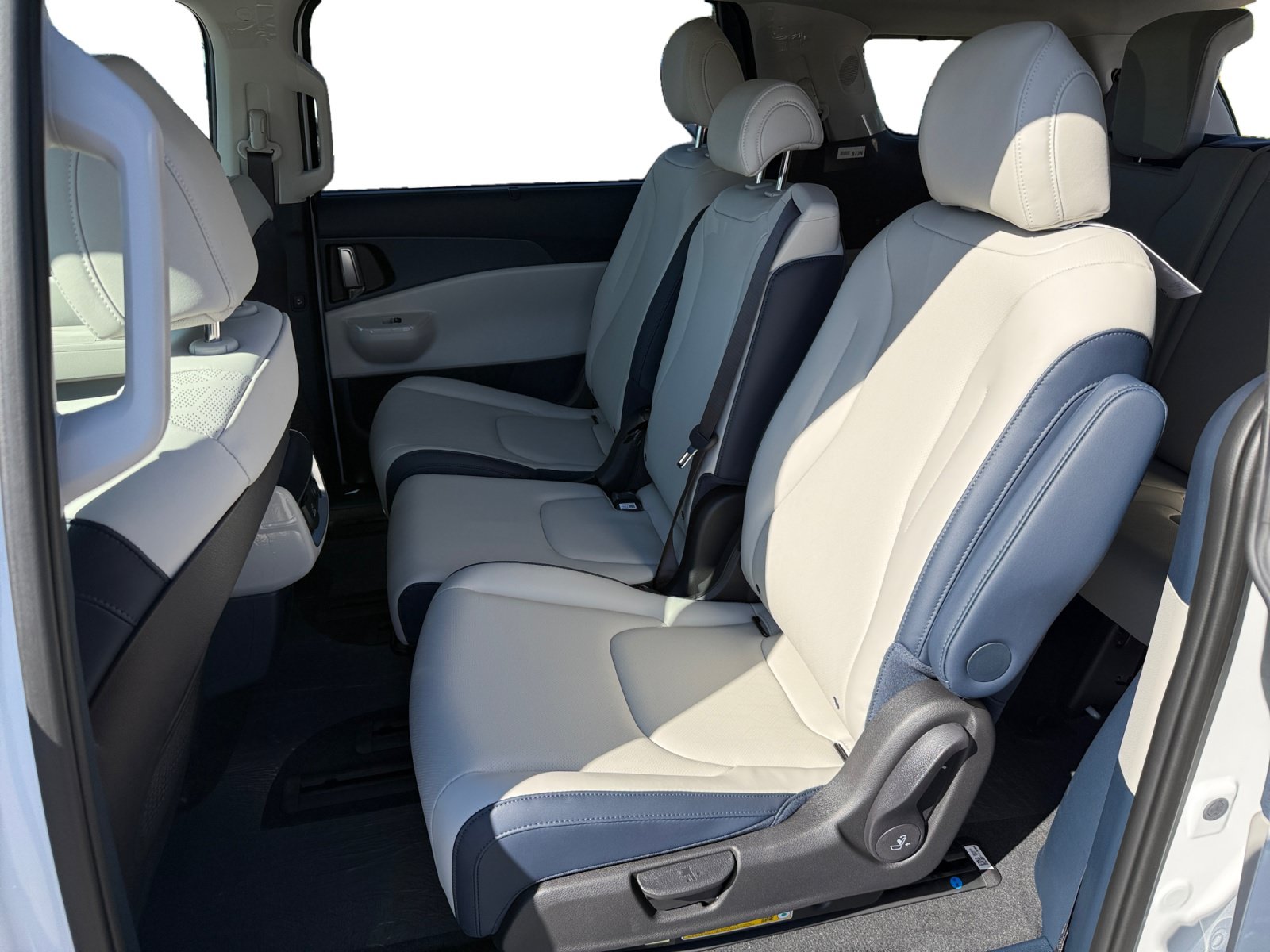 New 2027 Kia Carnival SX FWD image 16