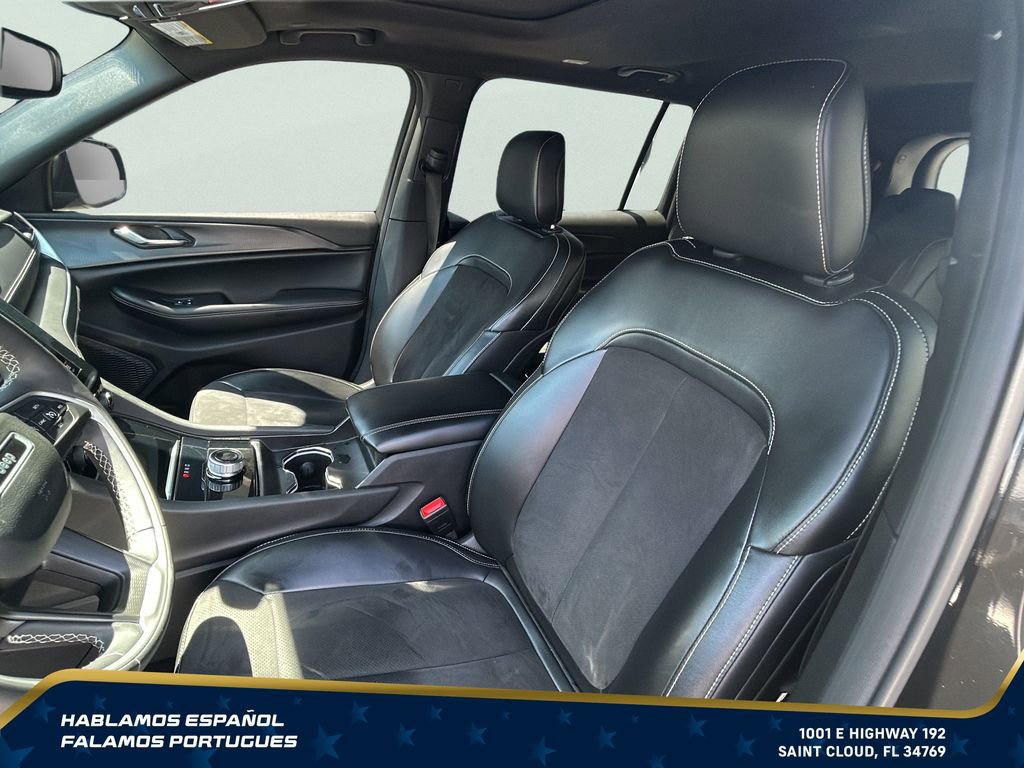 Used 2024 Jeep Grand Cherokee L Altitude AWD/4WD image 13