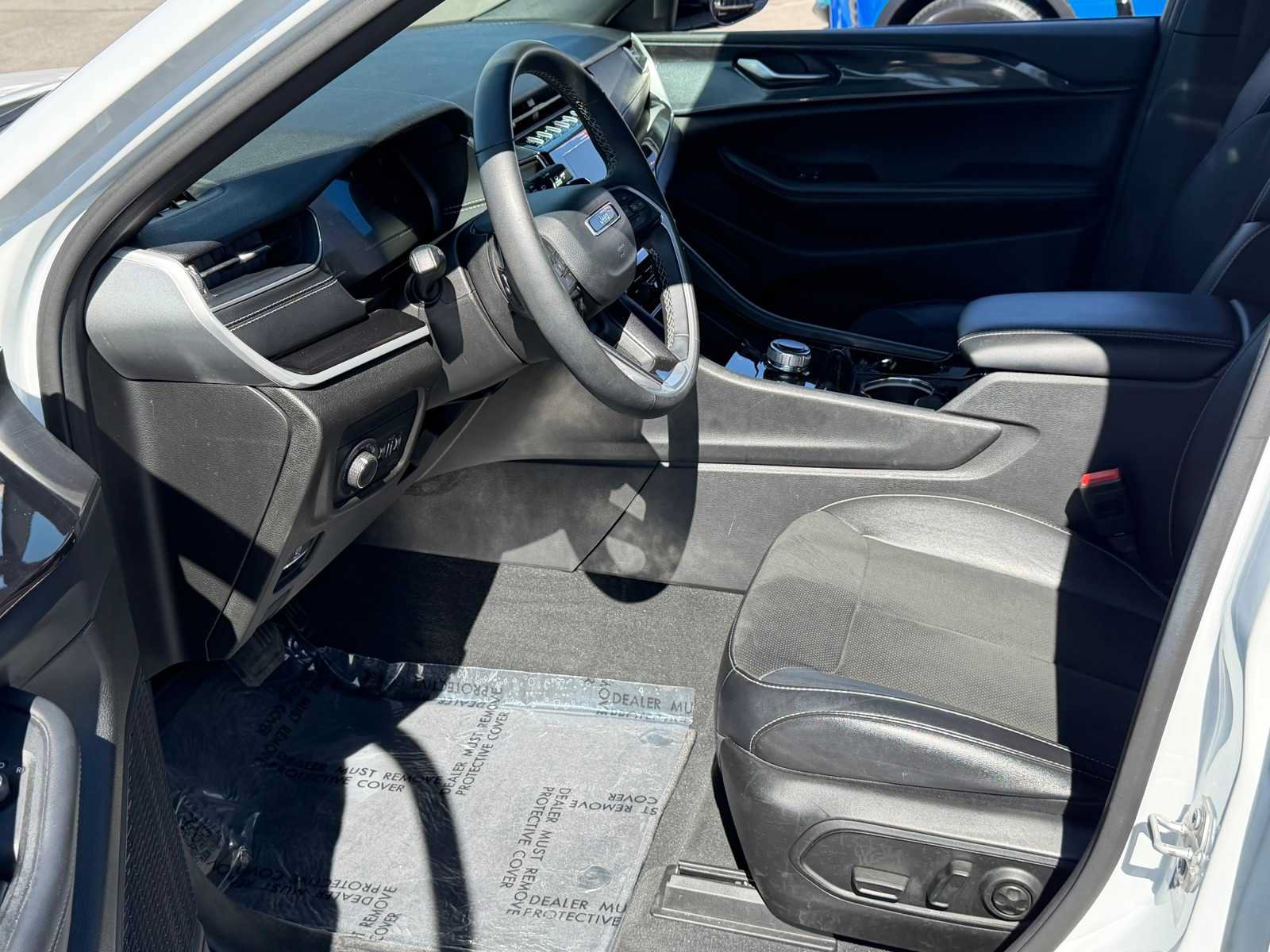 Used 2023 Jeep Grand Cherokee L Laredo RWD image 14