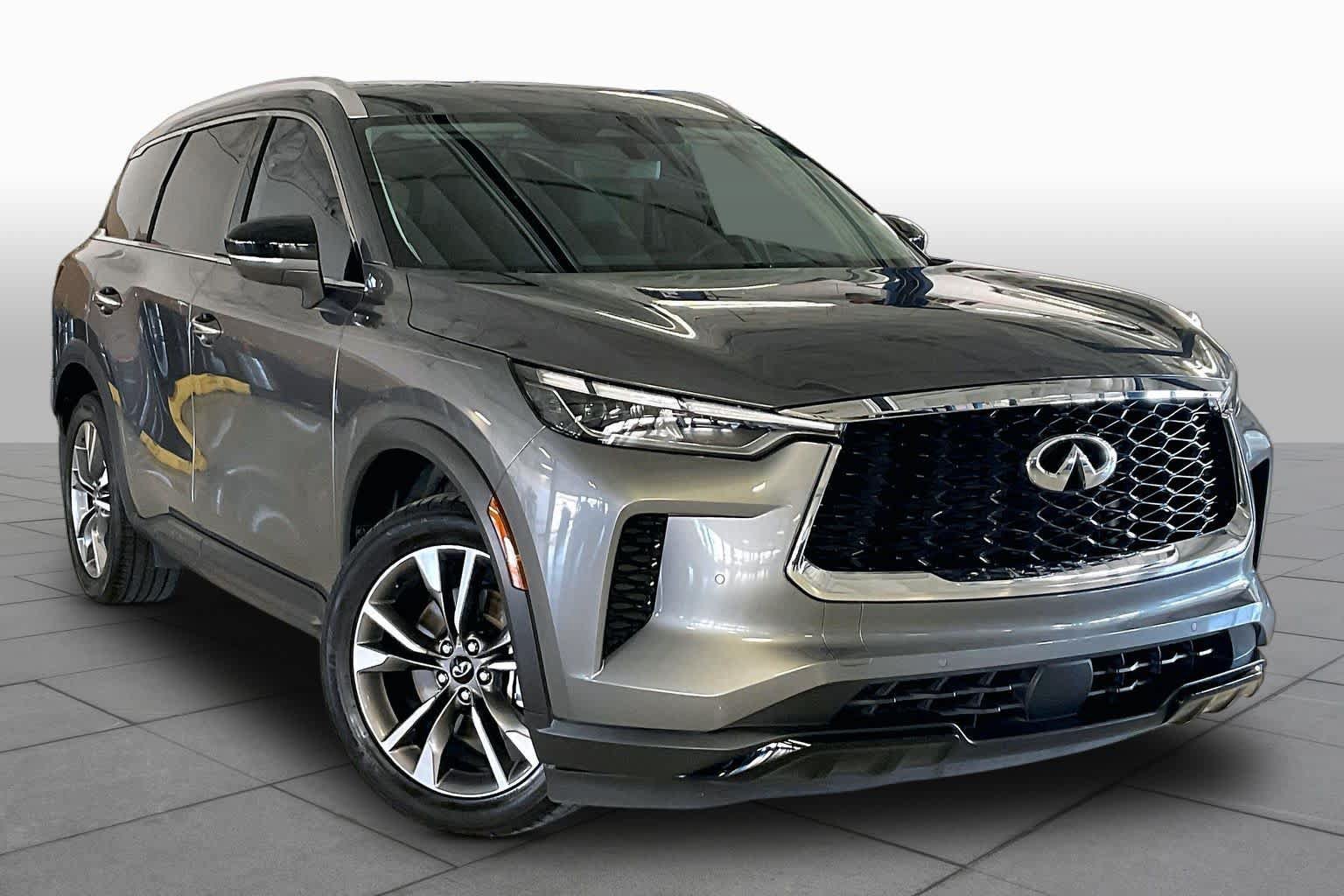 Used 2023 INFINITI QX60 Luxe w/ Vision Package FWD image 2