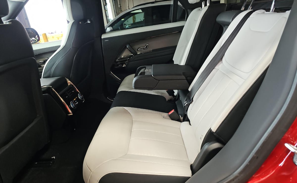 Used 2024 Land Rover Range Rover Sport Dynamic SE AWD/4WD image 10