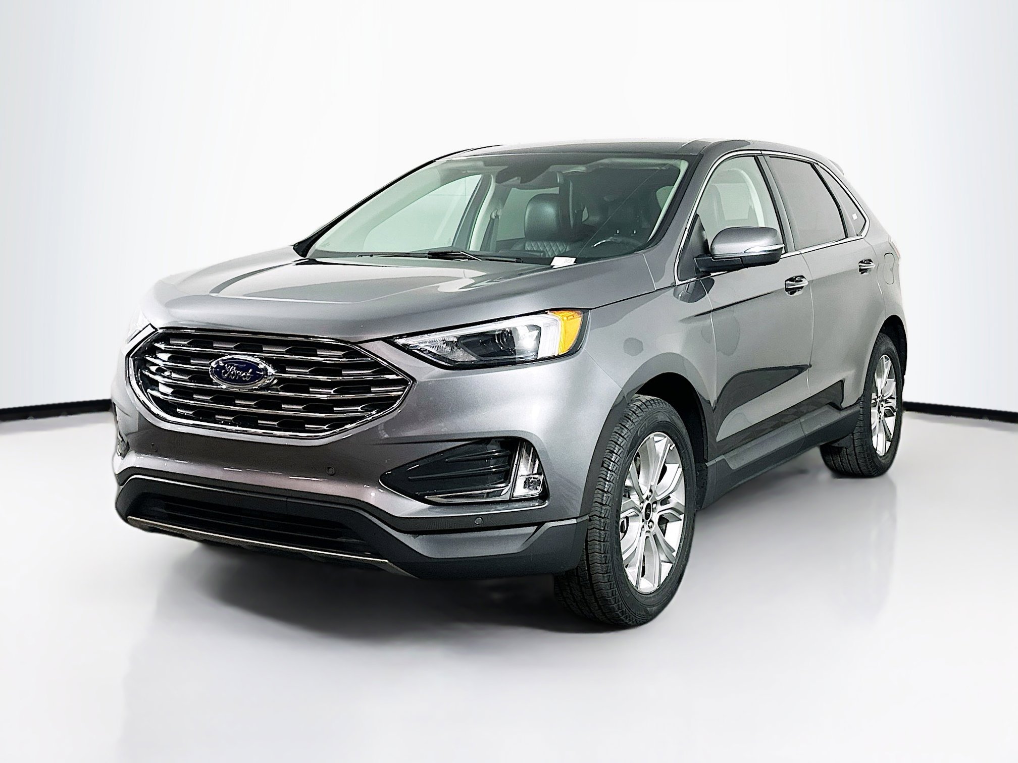 Used 2024 Ford Edge Titanium image 3