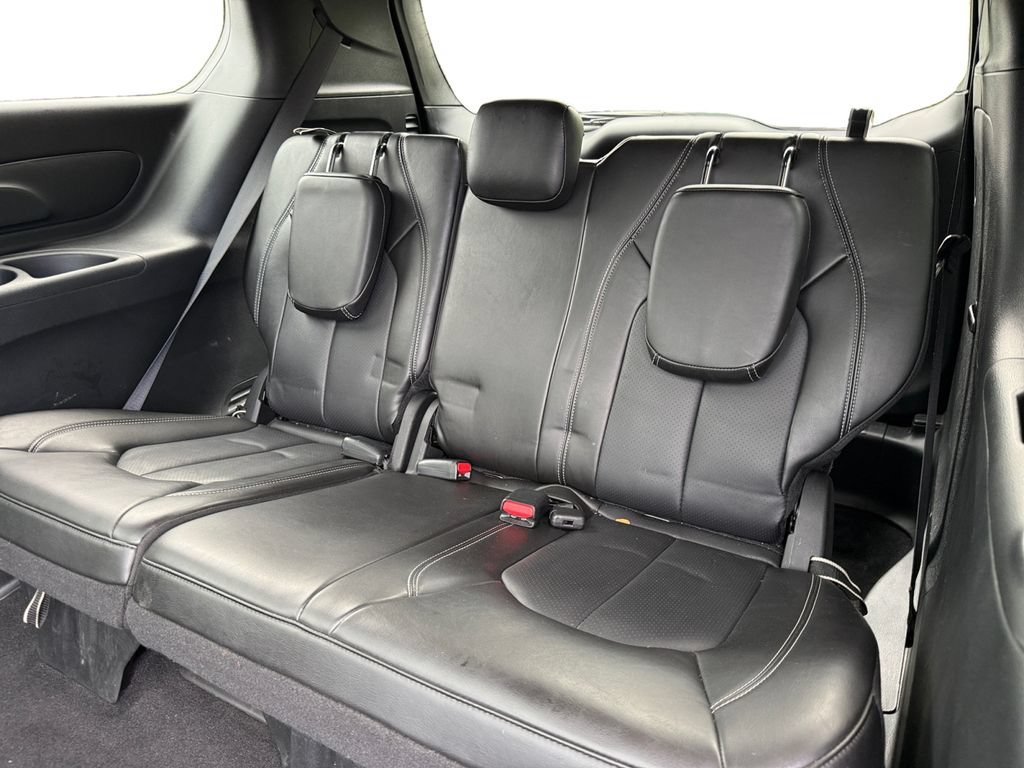 Used 2025 Chrysler Pacifica Select AWD/4WD image 15