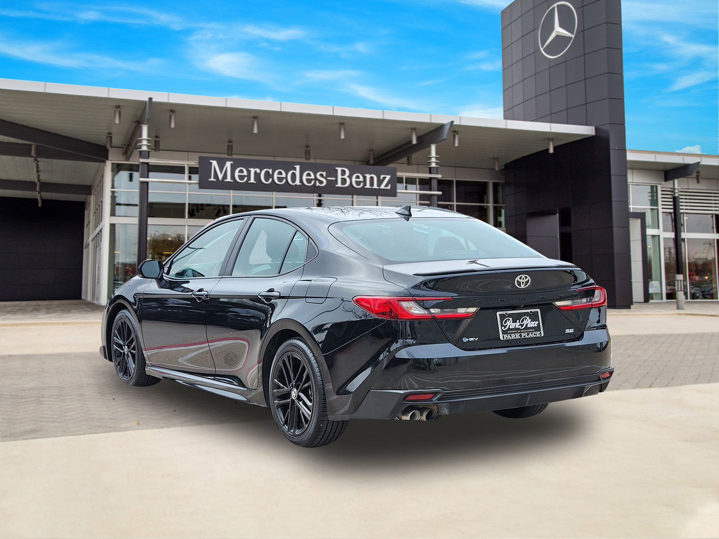 Used 2025 Toyota Camry LE image 4