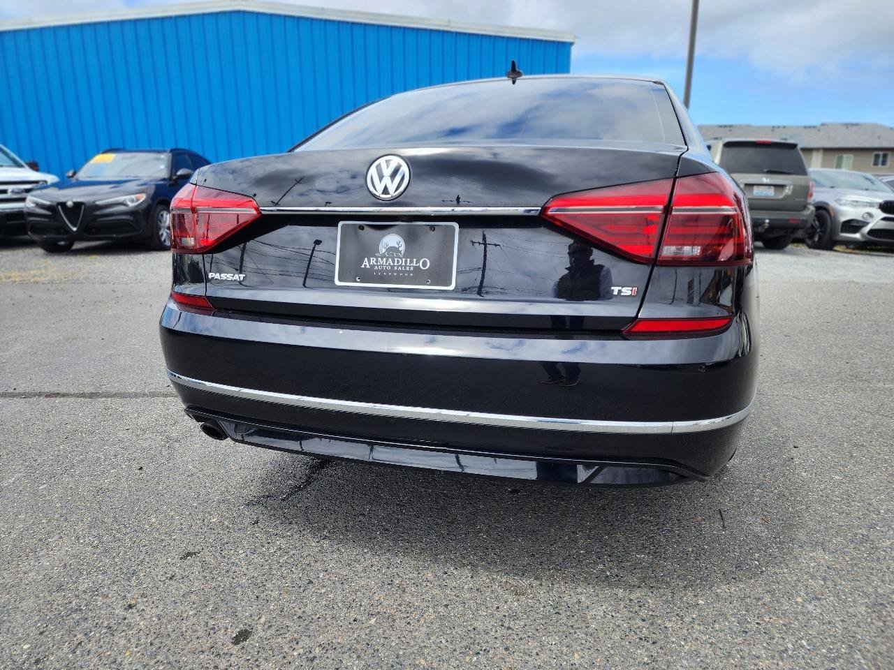Used 2017 Volkswagen Passat 1.8T R-Line w/ R-Line Lighting Package FWD image 7