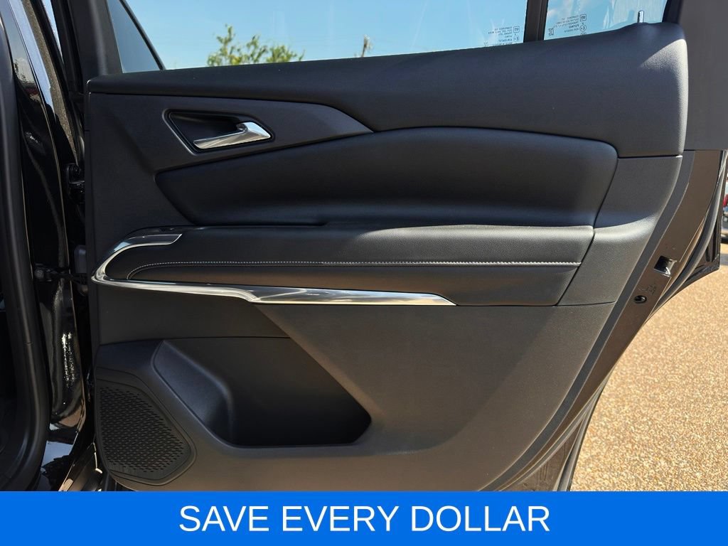 Used 2025 Chevrolet Traverse LT w/ Midnight/Sport Edition FWD image 17