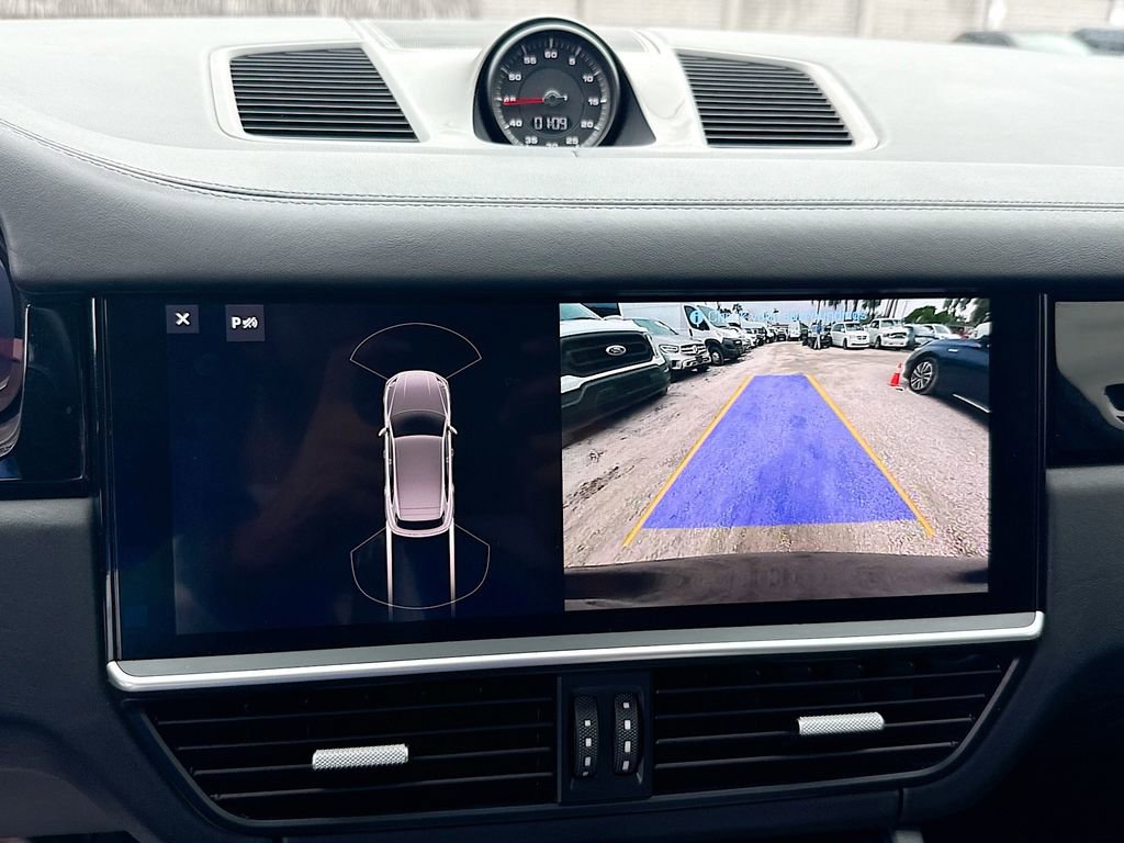 Used 2019 Porsche Cayenne Turbo w/ Premium Plus Package image 15