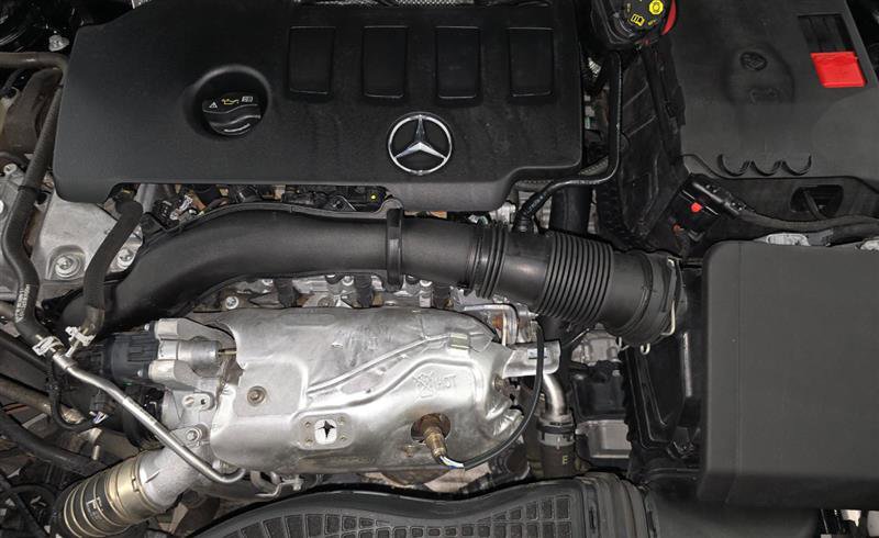 Used 2020 Mercedes-Benz GLB 250 4MATIC w/ Premium Package image 13