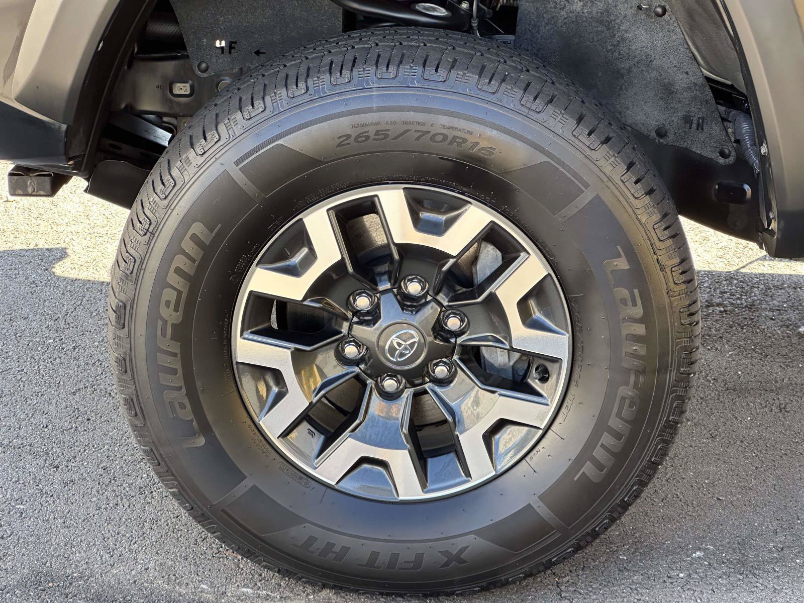 Used 2022 Toyota Tacoma TRD Off-Road w/ TRD Premium Off Road Package AWD/4WD image 7