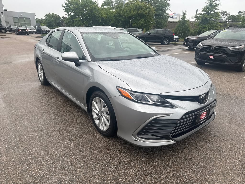 Used 2024 Toyota Camry LE FWD image 9