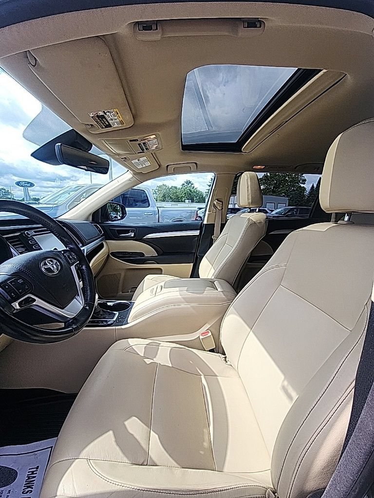Used 2018 Toyota Highlander XLE AWD/4WD image 19