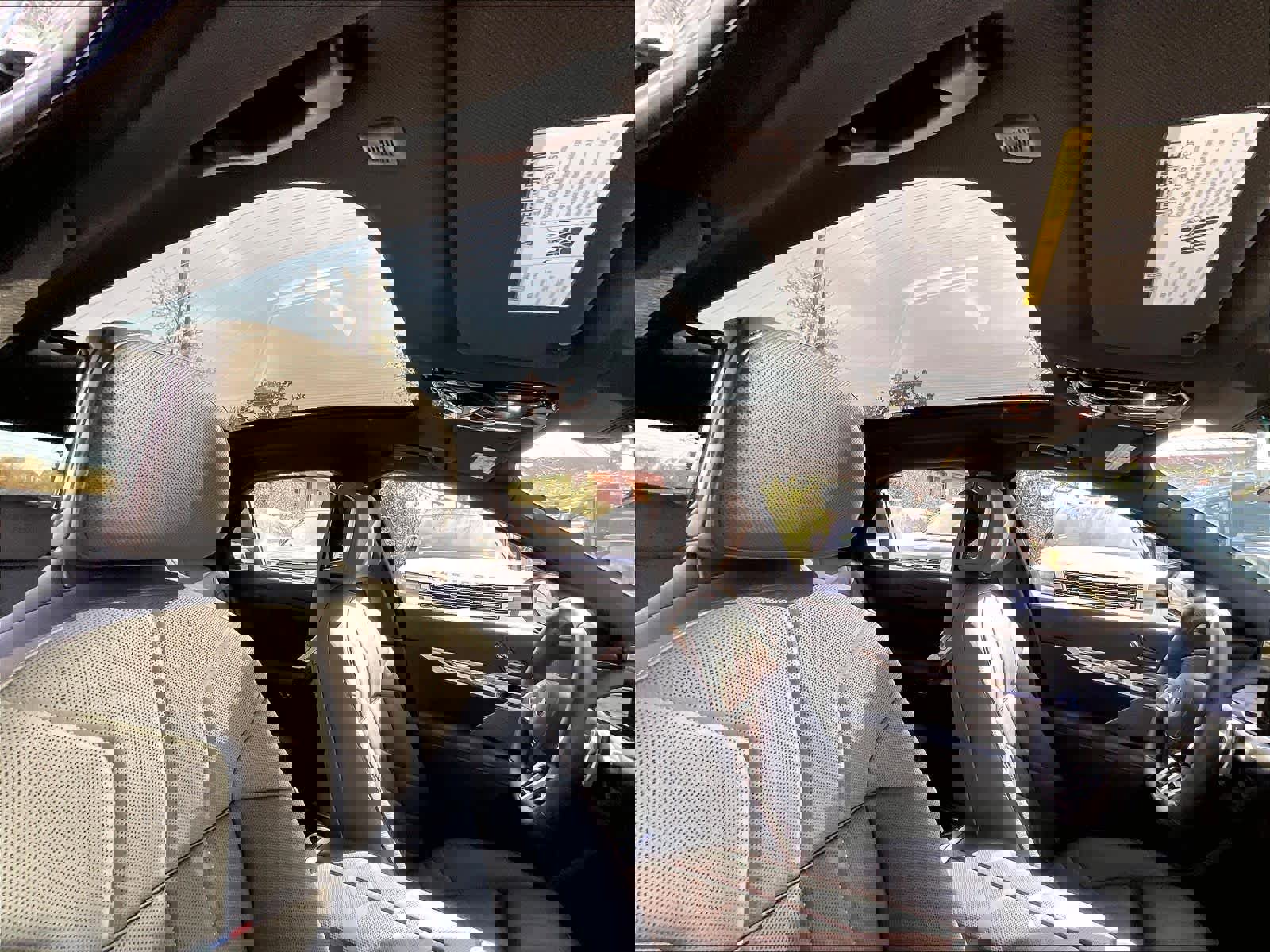 Used 2025 BMW 750e xDrive image 24