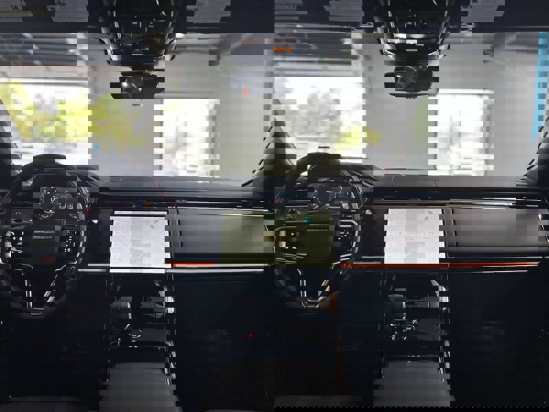 Used 2025 Land Rover Range Rover Sport SE image 11