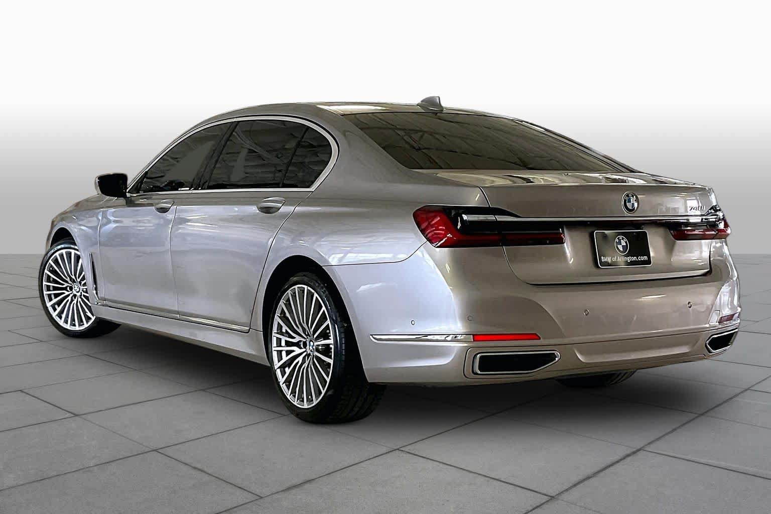 Used 2022 BMW 740i w/ Luxury Rear Seating Package RWD image 10