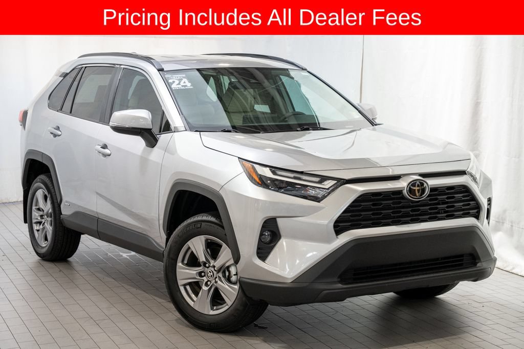 Used 2025 Toyota RAV4 XLE AWD/4WD image 1