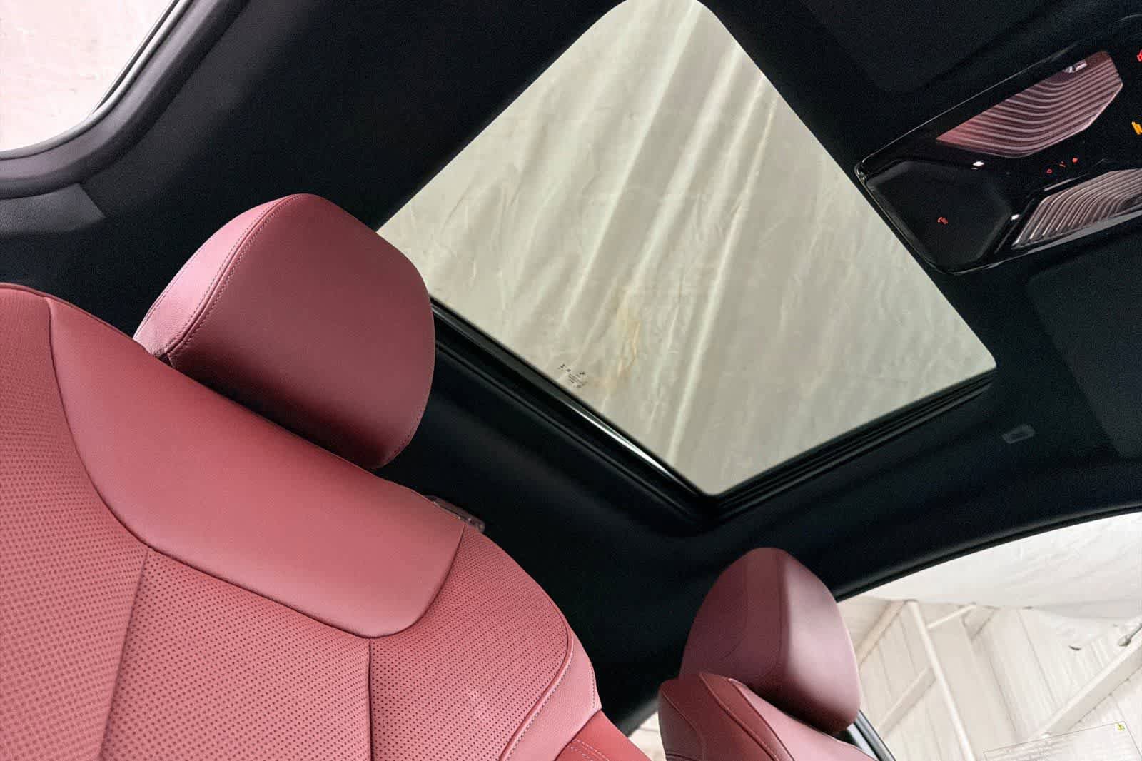 Used 2025 BMW 230i Coupe w/ Premium Package RWD image 16