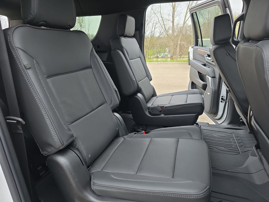New 2026 GMC Yukon XL Denali w/ LPO, Floor Liner Package AWD/4WD image 11