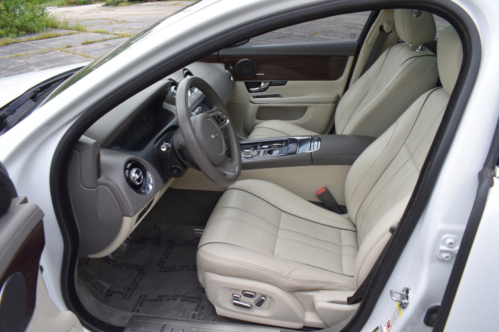 Used 2011 Jaguar XJ L RWD image 33