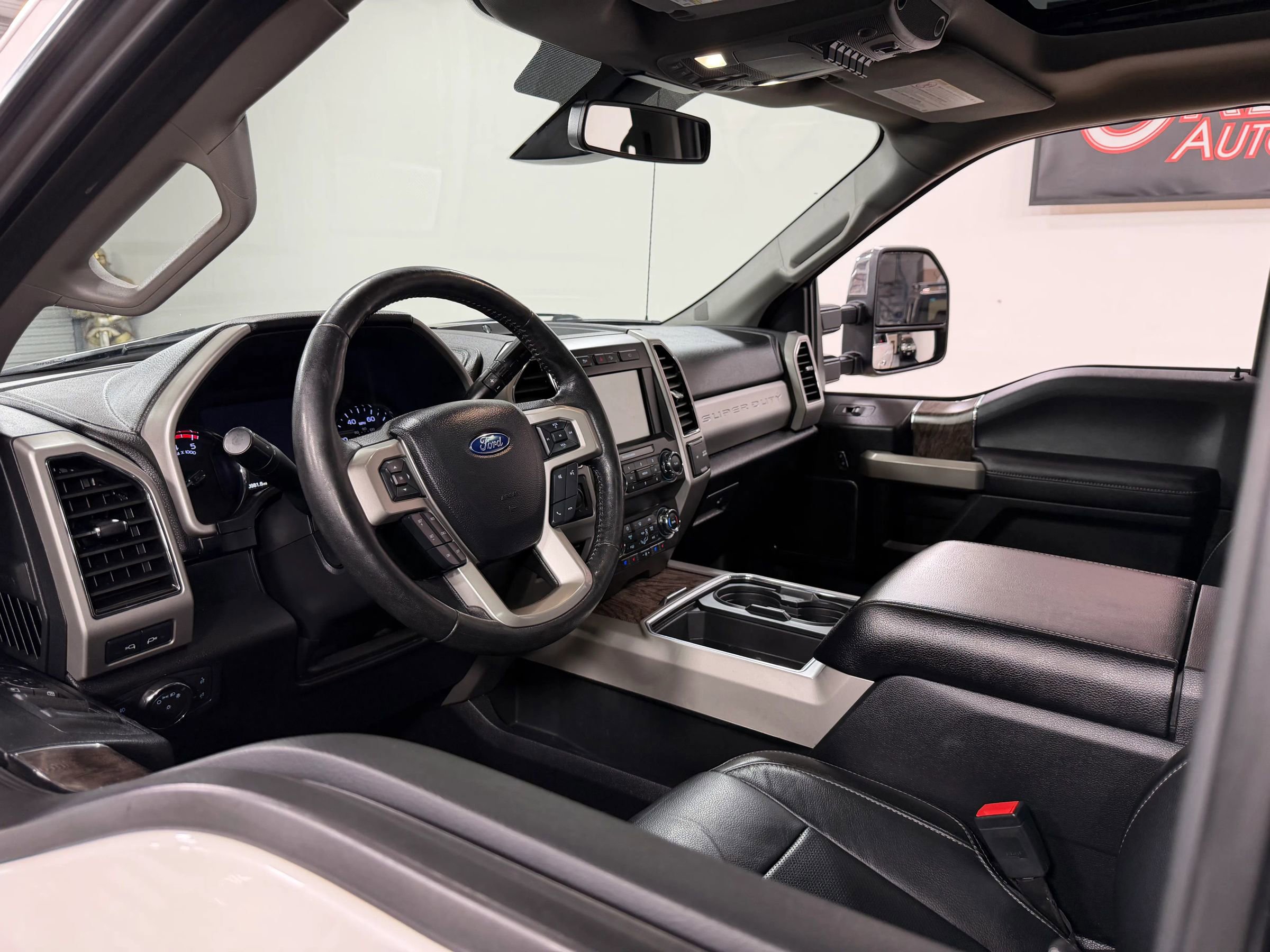 Used 2019 Ford F250 Lariat w/ Lariat Ultimate Package AWD/4WD image 14
