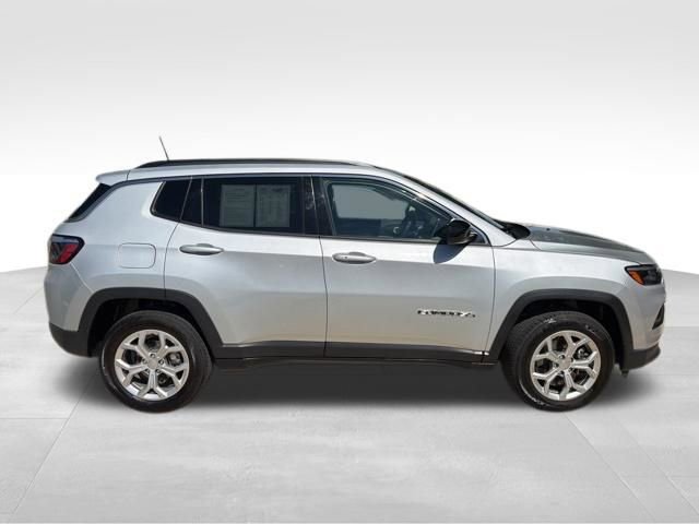 Used 2024 Jeep Compass Latitude image 9
