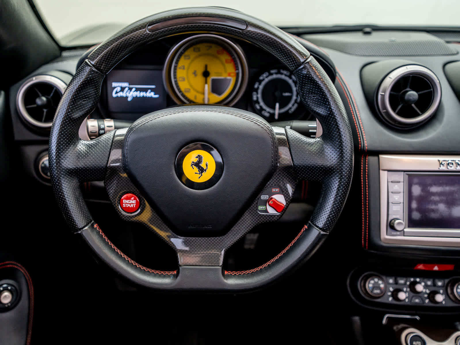 Used 2014 Ferrari California RWD image 18