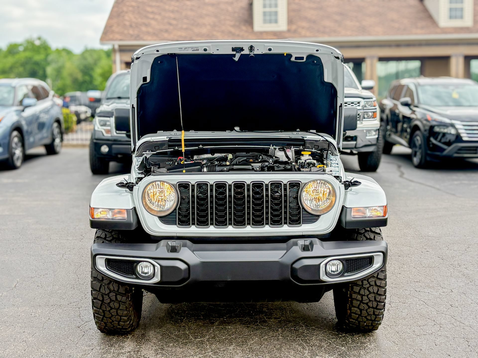 Used 2025 Jeep Gladiator Sport AWD/4WD image 37