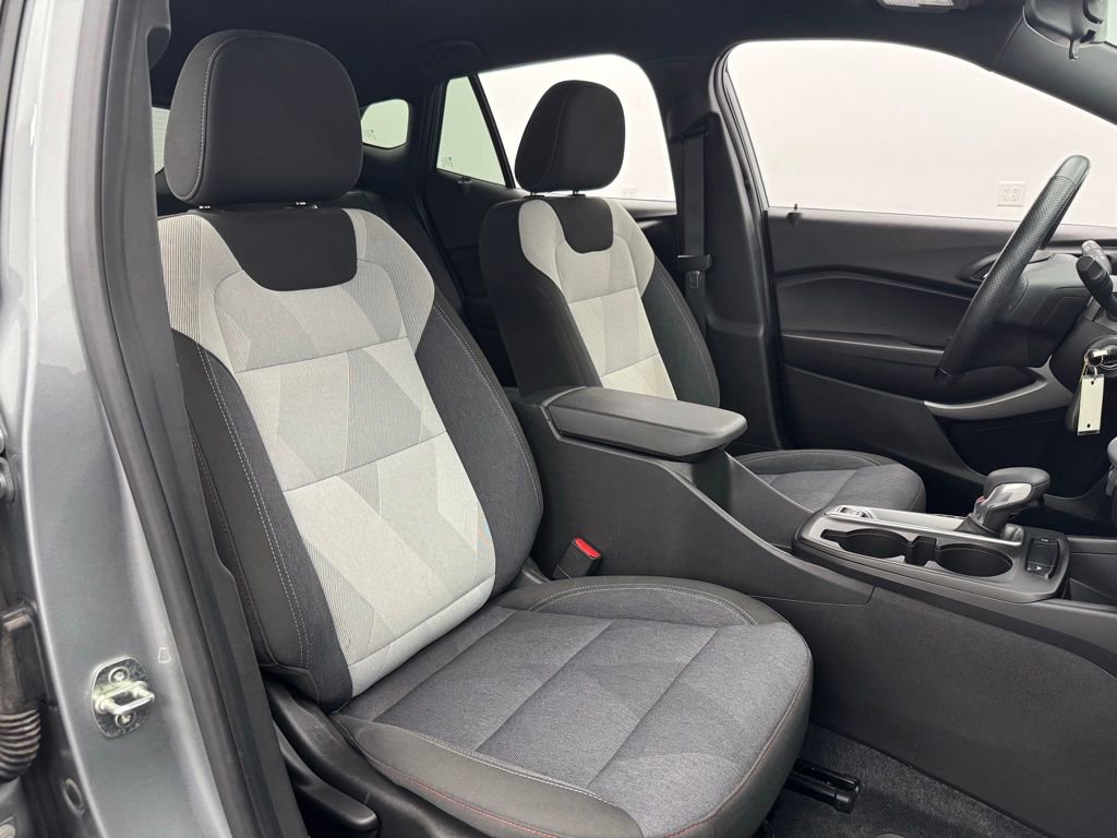 Used 2024 Chevrolet Trax RS image 31