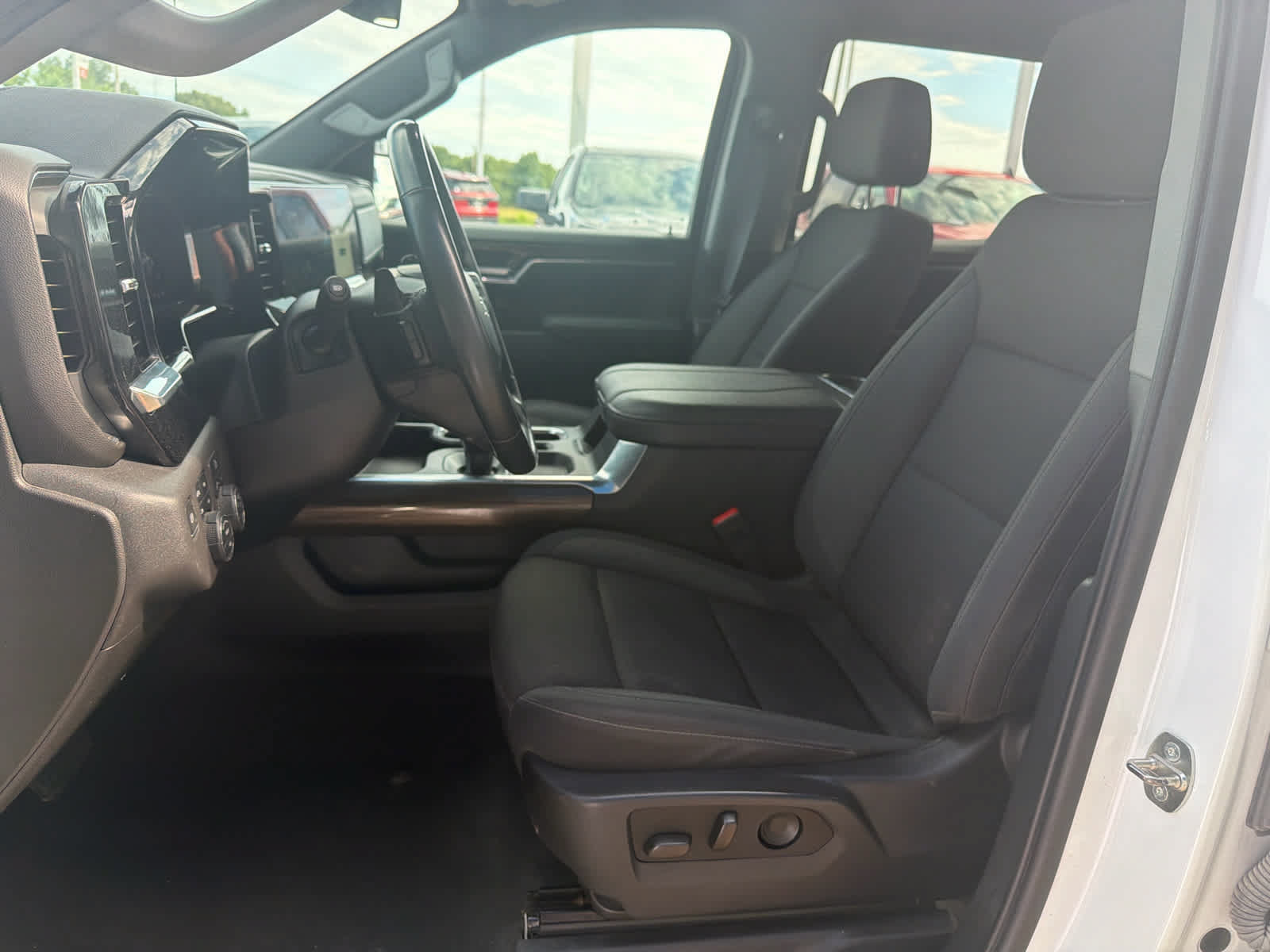 Used 2024 Chevrolet Silverado 1500 LT Trail Boss w/ Protection Package AWD/4WD image 13