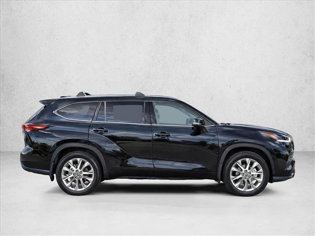 Used 2026 Toyota Highlander Limited AWD/4WD image 8