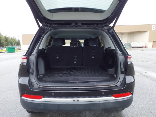 Used 2023 Jeep Grand Cherokee Limited w/ Luxury Tech Group II AWD/4WD image 23