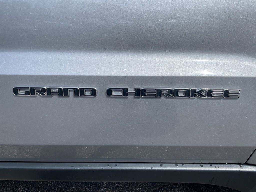 Used 2019 Jeep Grand Cherokee Laredo AWD/4WD image 10